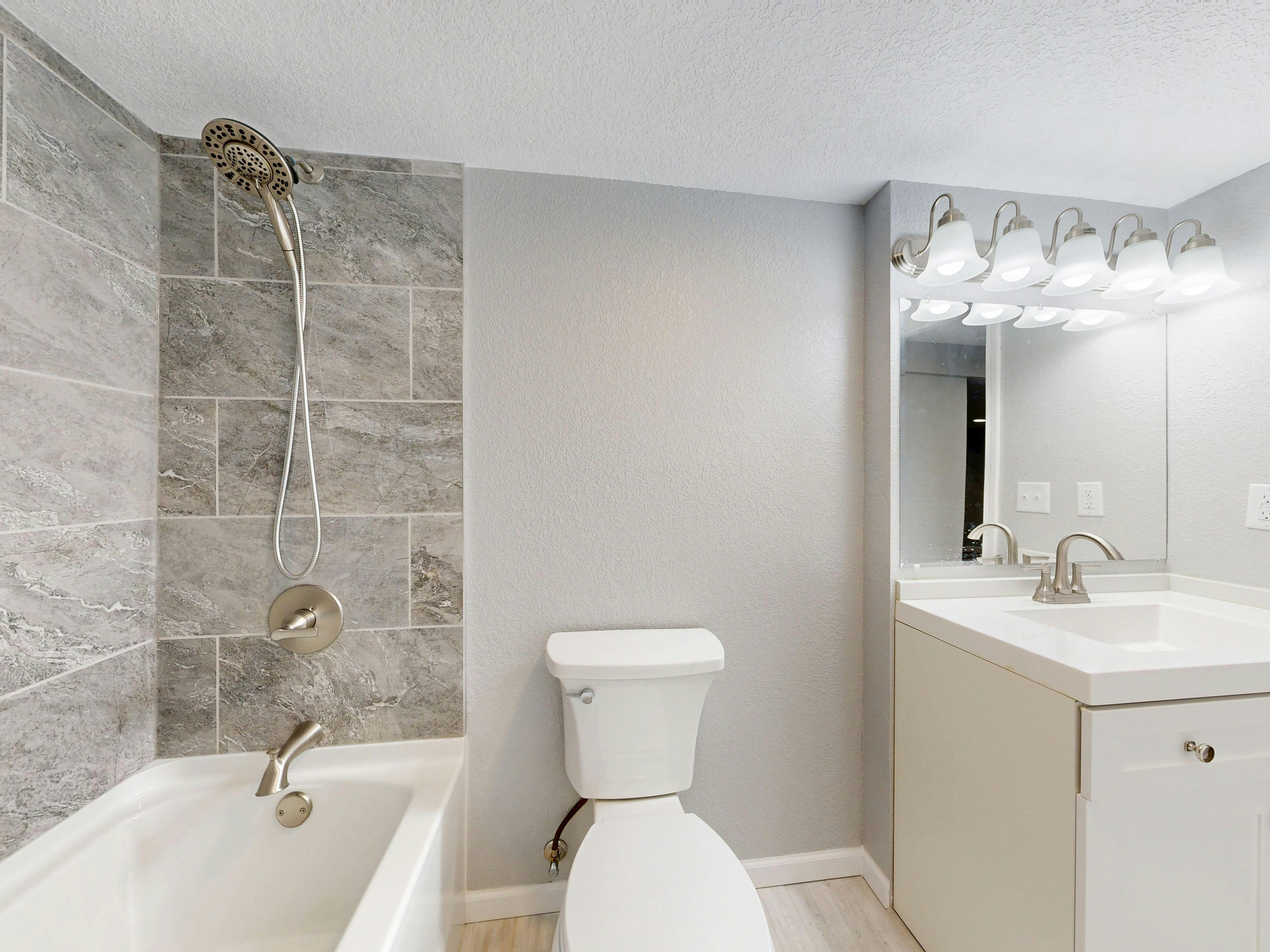 Qudus Professional Field Specialists Completing Residential Property Deep Cleaning Protocols in Land O' Lakes