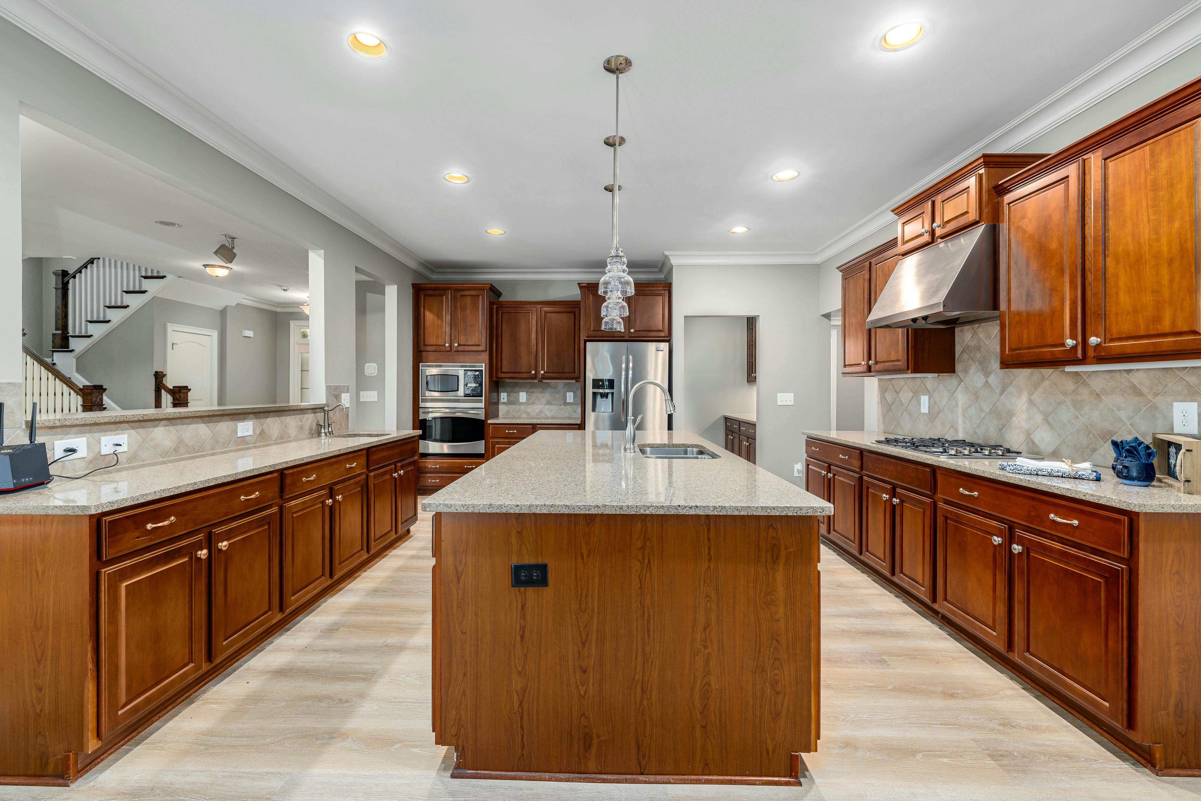 Qudus Professional Specialists Executing Deep House Cleaning Tasks inside Wesley Chapel